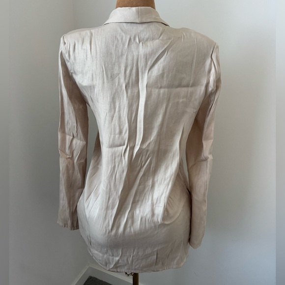 PrettyLittleThing Beige Blazer Mini Dress with Snap Buttons - Picture 4 of 9